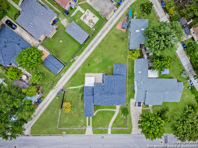 Listing photo id 20 for 1620 Kampmann