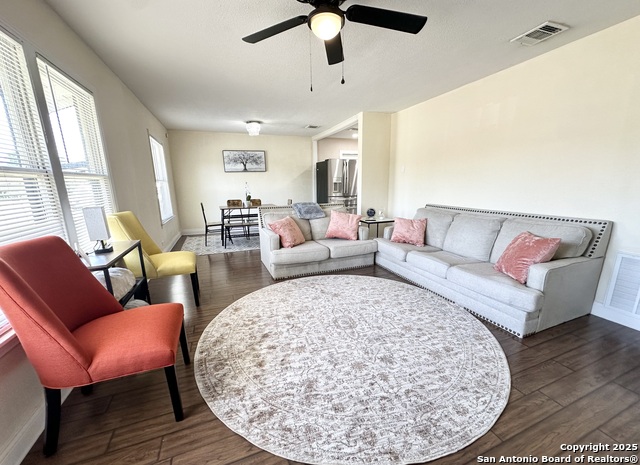 Listing photo id 1 for 1620 Kampmann