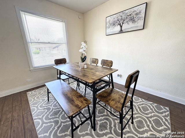 Listing photo id 2 for 1620 Kampmann