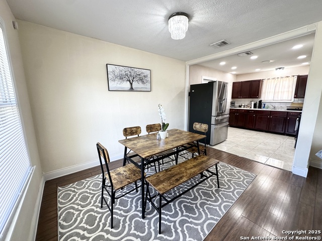 Listing photo id 3 for 1620 Kampmann