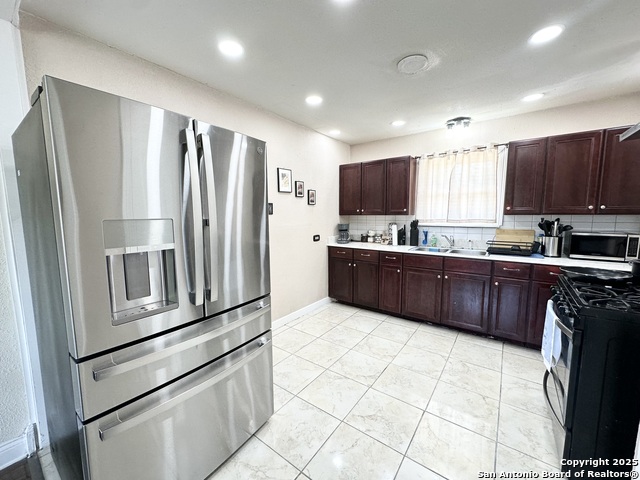 Listing photo id 4 for 1620 Kampmann