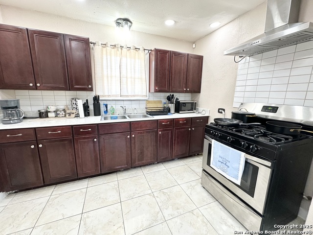 Listing photo id 5 for 1620 Kampmann