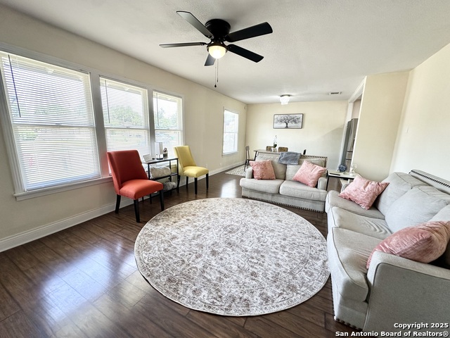 Listing photo id 6 for 1620 Kampmann