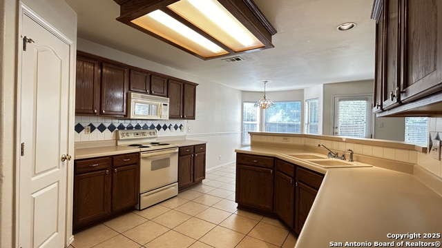 Listing photo id 11 for 6107 Lakeview Ct