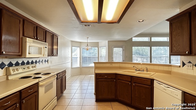 Listing photo id 12 for 6107 Lakeview Ct