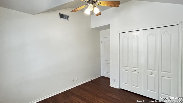 Listing photo id 15 for 6107 Lakeview Ct