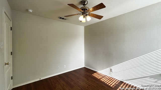 Listing photo id 22 for 6107 Lakeview Ct