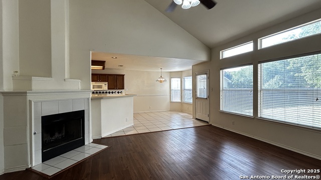 Listing photo id 4 for 6107 Lakeview Ct