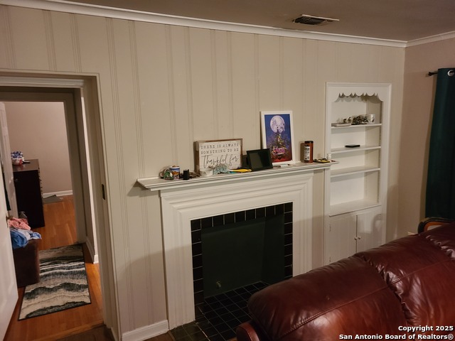 Image 3 of 8 For 335 Rosewood E 3
