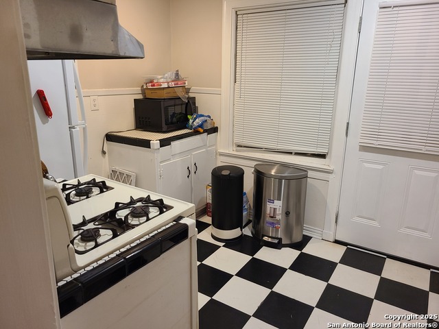 Image 4 of 8 For 335 Rosewood E 3
