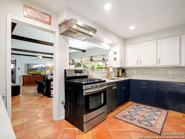 Image 10 of 42 For 319 Ridgehaven Pl