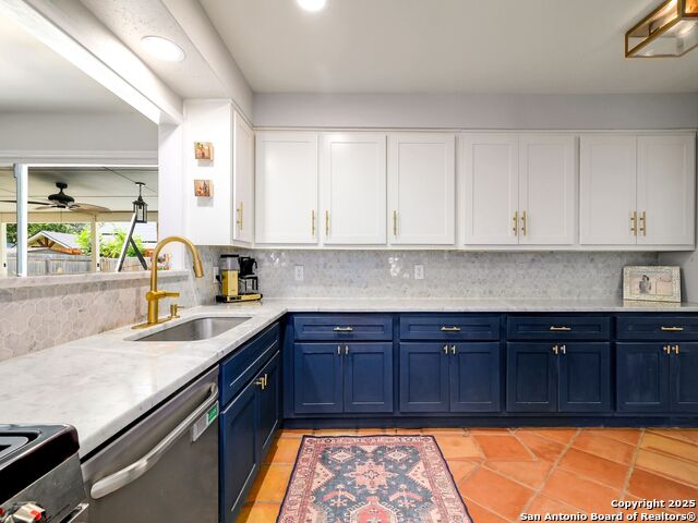 Image 13 of 42 For 319 Ridgehaven Pl