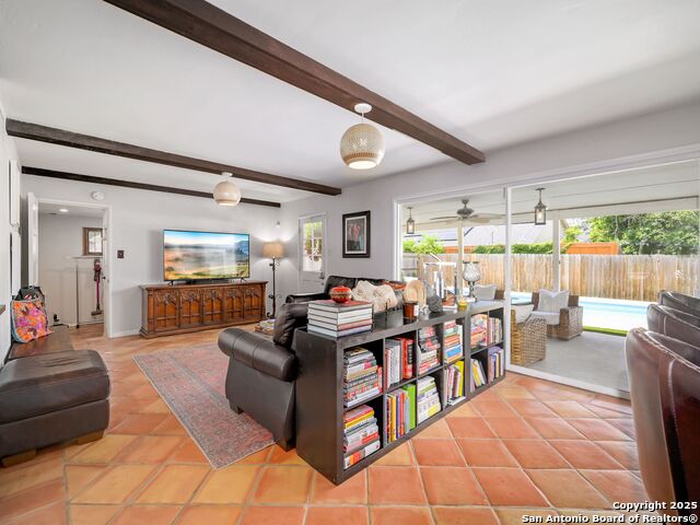 Image 16 of 42 For 319 Ridgehaven Pl