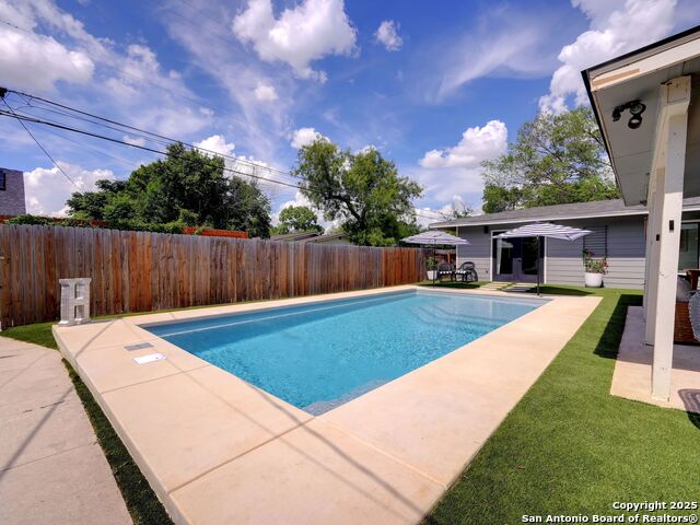 Image 36 of 42 For 319 Ridgehaven Pl