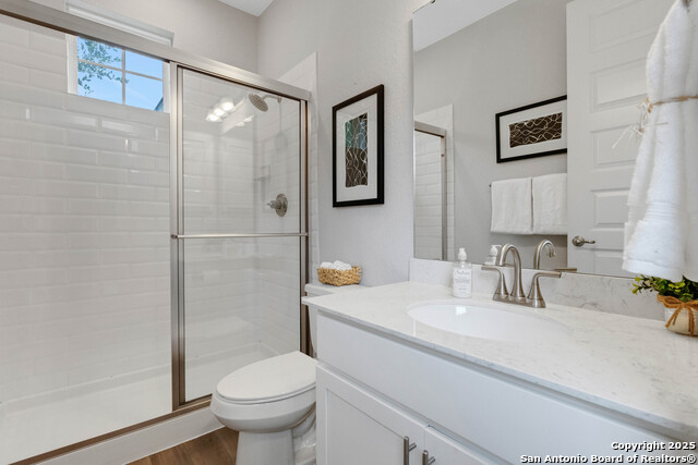 Image 39 of 56 For 571 Englewood
