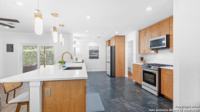 Listing photo id 13 for 303 Ridgehaven Pl