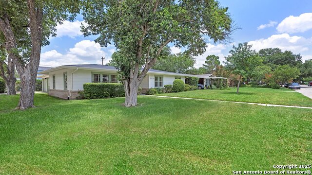 Listing photo id 0 for 303 Ridgehaven Pl