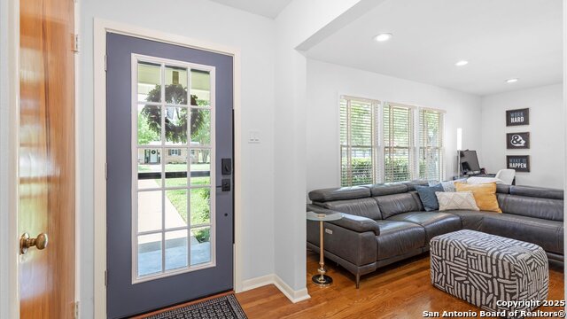 Listing photo id 18 for 303 Ridgehaven Pl