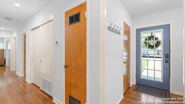 Listing photo id 19 for 303 Ridgehaven Pl
