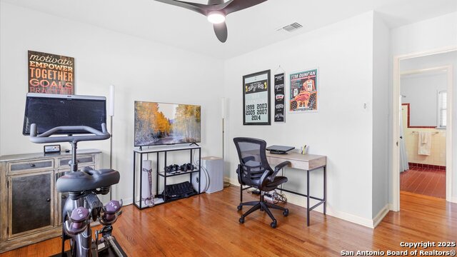 Listing photo id 26 for 303 Ridgehaven Pl