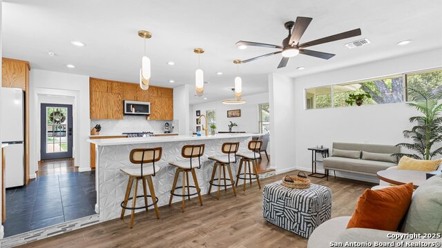 Listing photo id 1 for 303 Ridgehaven Pl