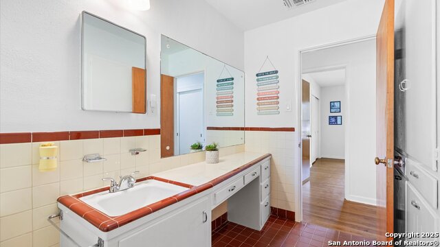 Listing photo id 31 for 303 Ridgehaven Pl