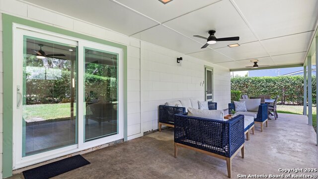 Listing photo id 32 for 303 Ridgehaven Pl