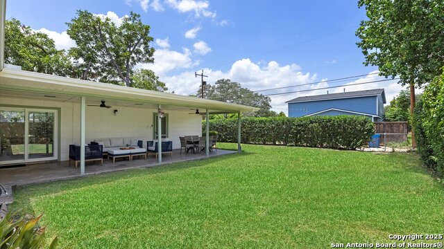 Listing photo id 33 for 303 Ridgehaven Pl