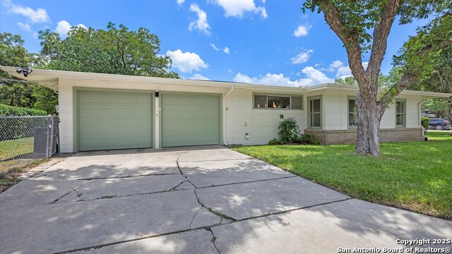 Listing photo id 35 for 303 Ridgehaven Pl
