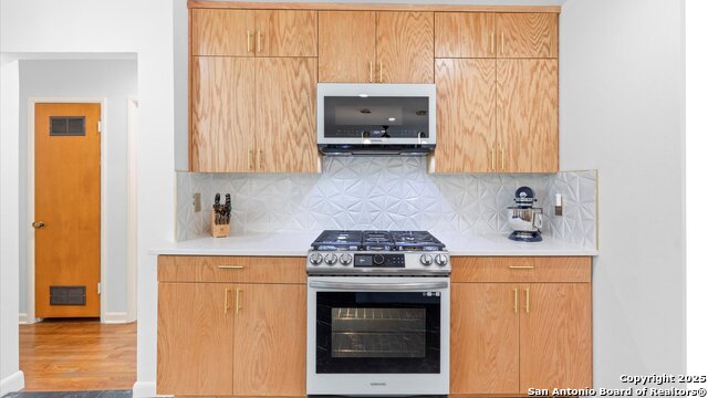 Listing photo id 5 for 303 Ridgehaven Pl