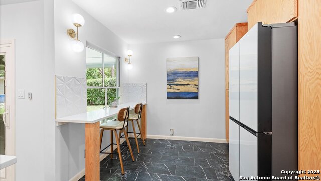 Listing photo id 7 for 303 Ridgehaven Pl