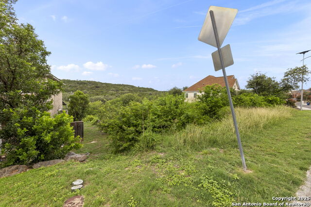 Listing photo id 9 for 7438 Moss Brook