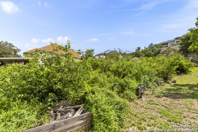 Listing photo id 11 for 7438 Moss Brook