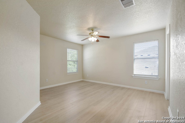Listing photo id 24 for 184 Springtree