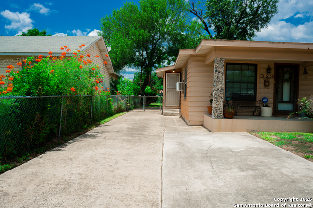 Image 3 of 29 For 323 Pletz Dr
