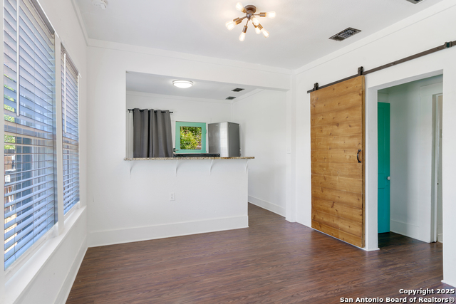 Image 11 of 31 For 1614 Palmetto Ave N