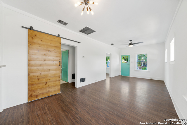 Image 13 of 31 For 1614 Palmetto Ave N