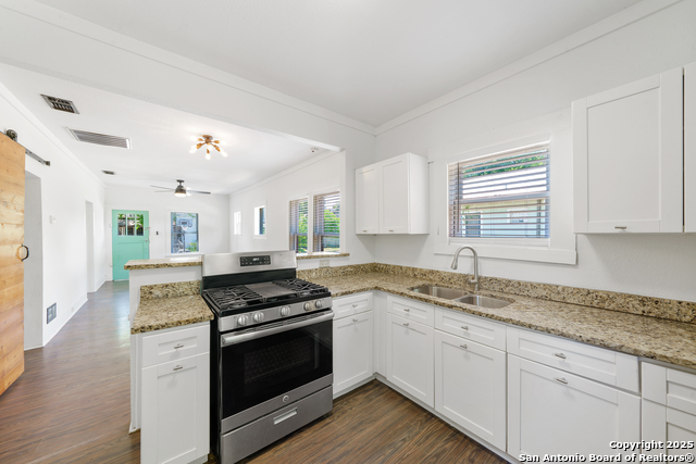 Image 17 of 31 For 1614 Palmetto Ave N