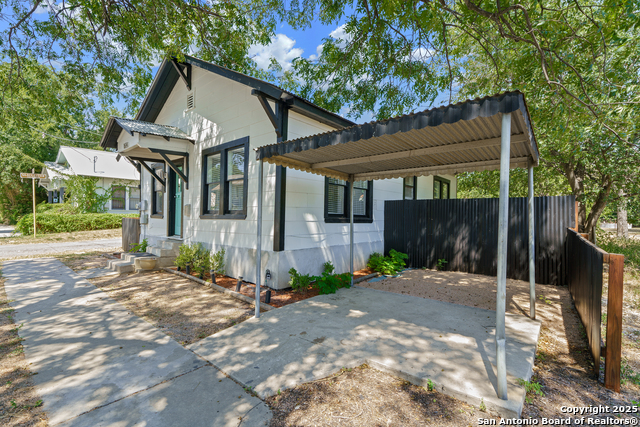 Image 3 of 31 For 1614 Palmetto Ave N