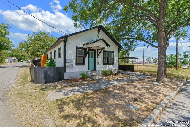 Image 4 of 31 For 1614 Palmetto Ave N