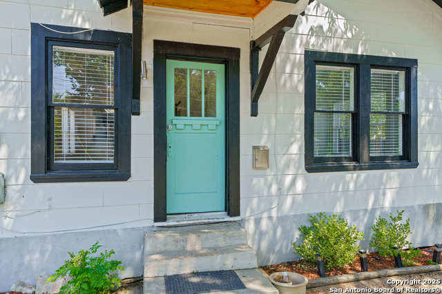 Image 5 of 31 For 1614 Palmetto Ave N