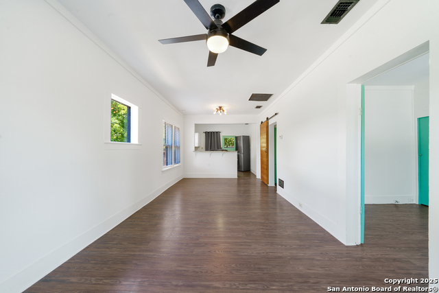 Image 8 of 31 For 1614 Palmetto Ave N