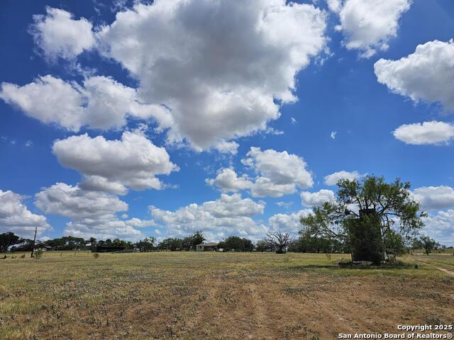 Listing photo id 9 for 13841 Fm 775