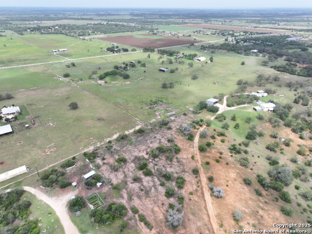 Listing photo id 12 for 13841 Fm 775