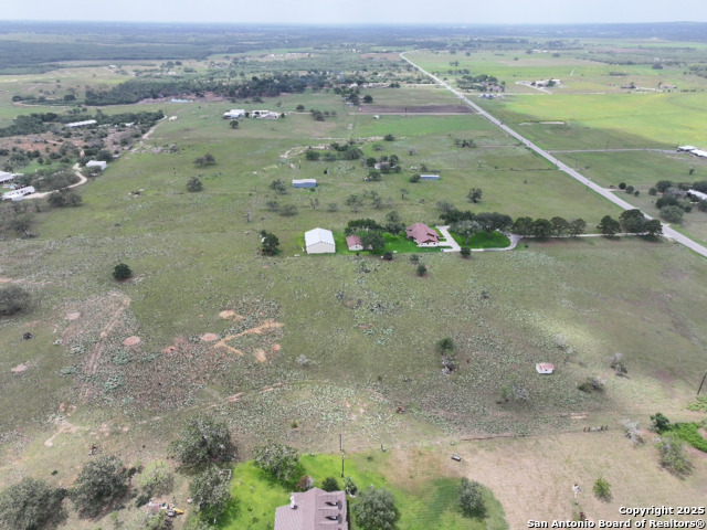 Listing photo id 15 for 13841 Fm 775