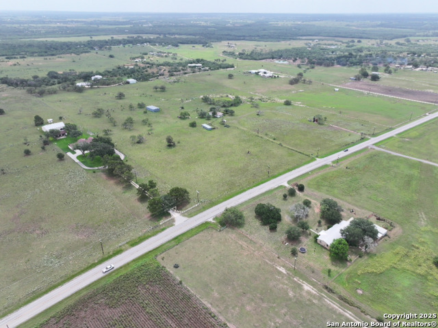 Listing photo id 16 for 13841 Fm 775