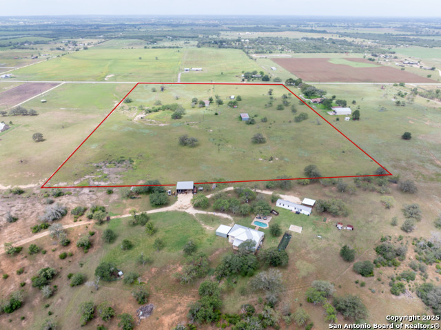 Listing photo id 2 for 13841 Fm 775
