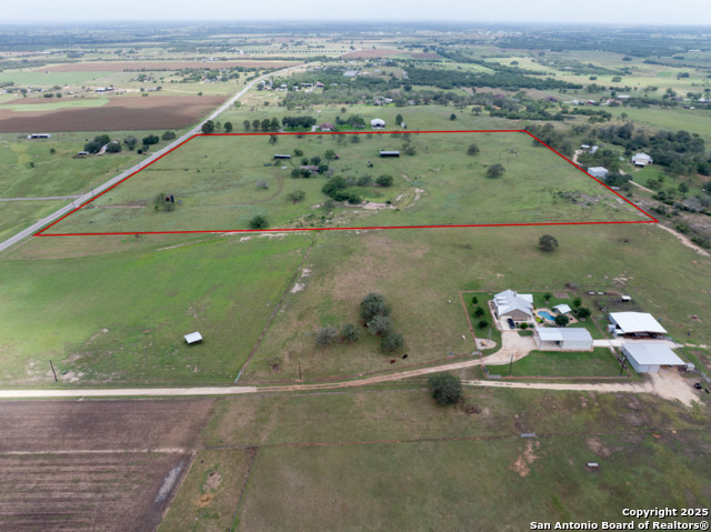 Listing photo id 3 for 13841 Fm 775