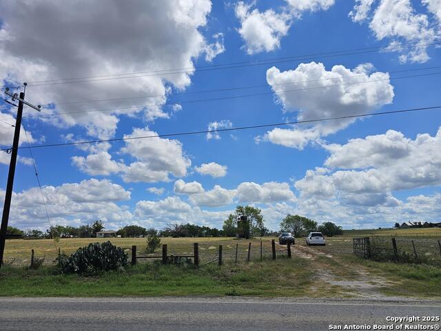 Listing photo id 5 for 13841 Fm 775