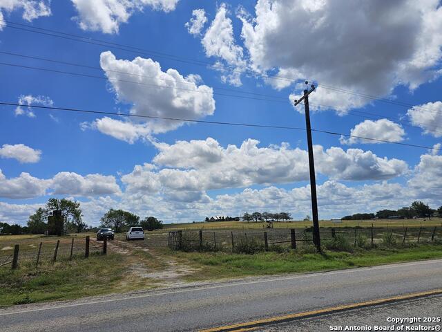 Listing photo id 6 for 13841 Fm 775